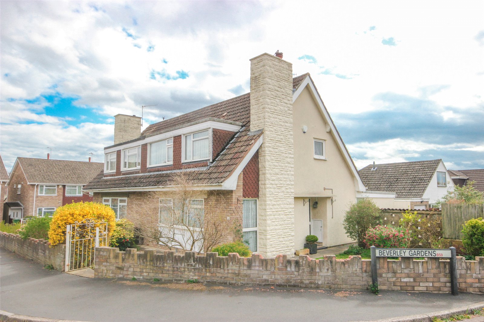 CJ Hole Westbury On Trym 3 bedroom House SSTC in Churchill Drive