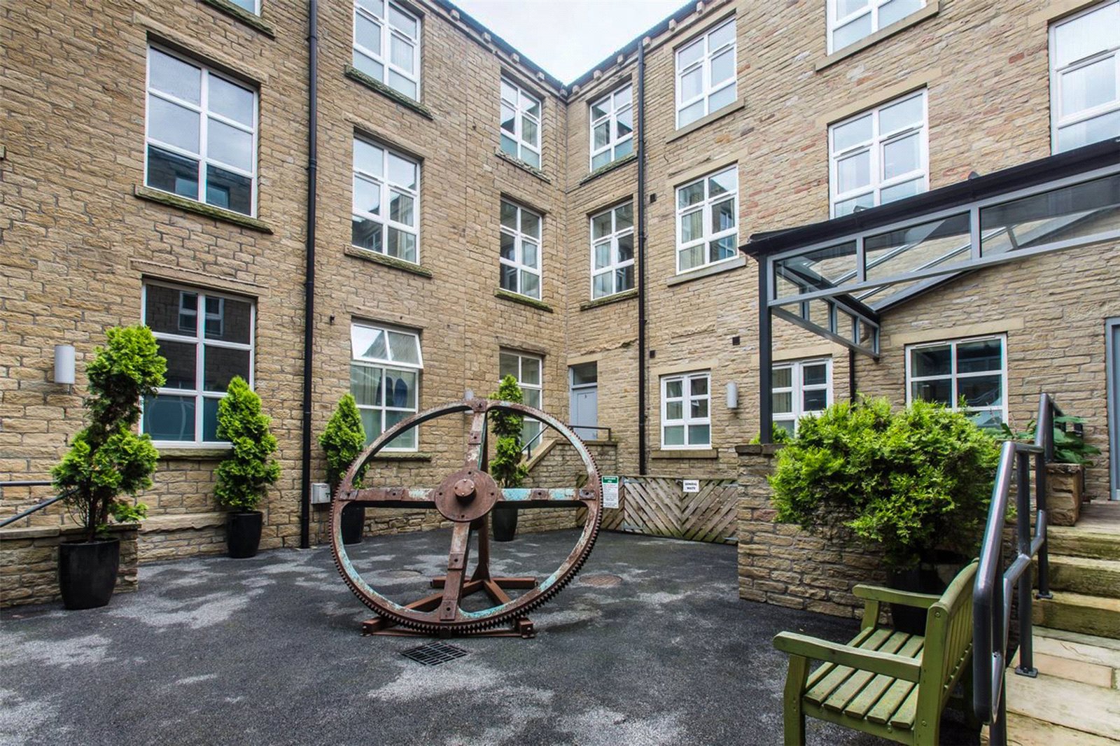 Whitegates Huddersfield 4 bedroom Flat Let Agreed in Ray Street