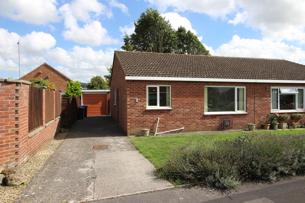 Martin & Co Westbury 2 bedroom Semi-Detached Bungalow SSTC in Avebury ...