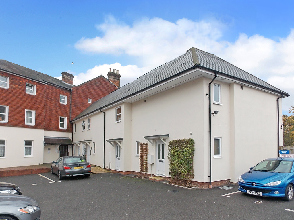 Martin & Co Aldershot 1 bedroom Studio Let in Victoria Road, Aldershot