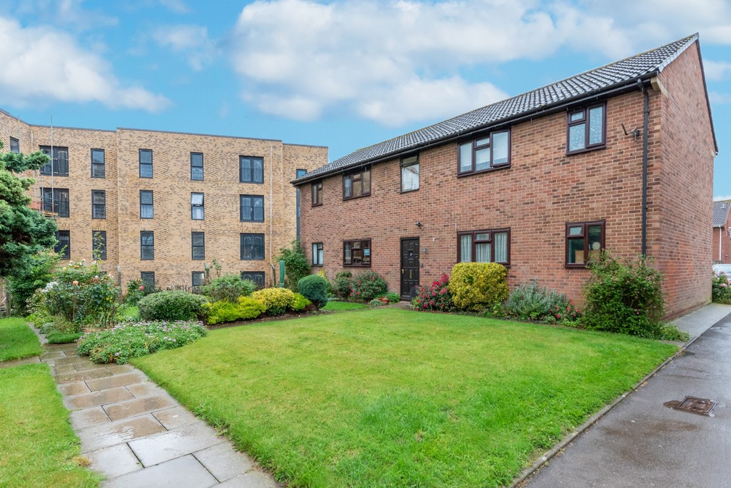 Martin & Co Yeovil 1 bedroom Flat SSTC in Kiddles, Yeovil