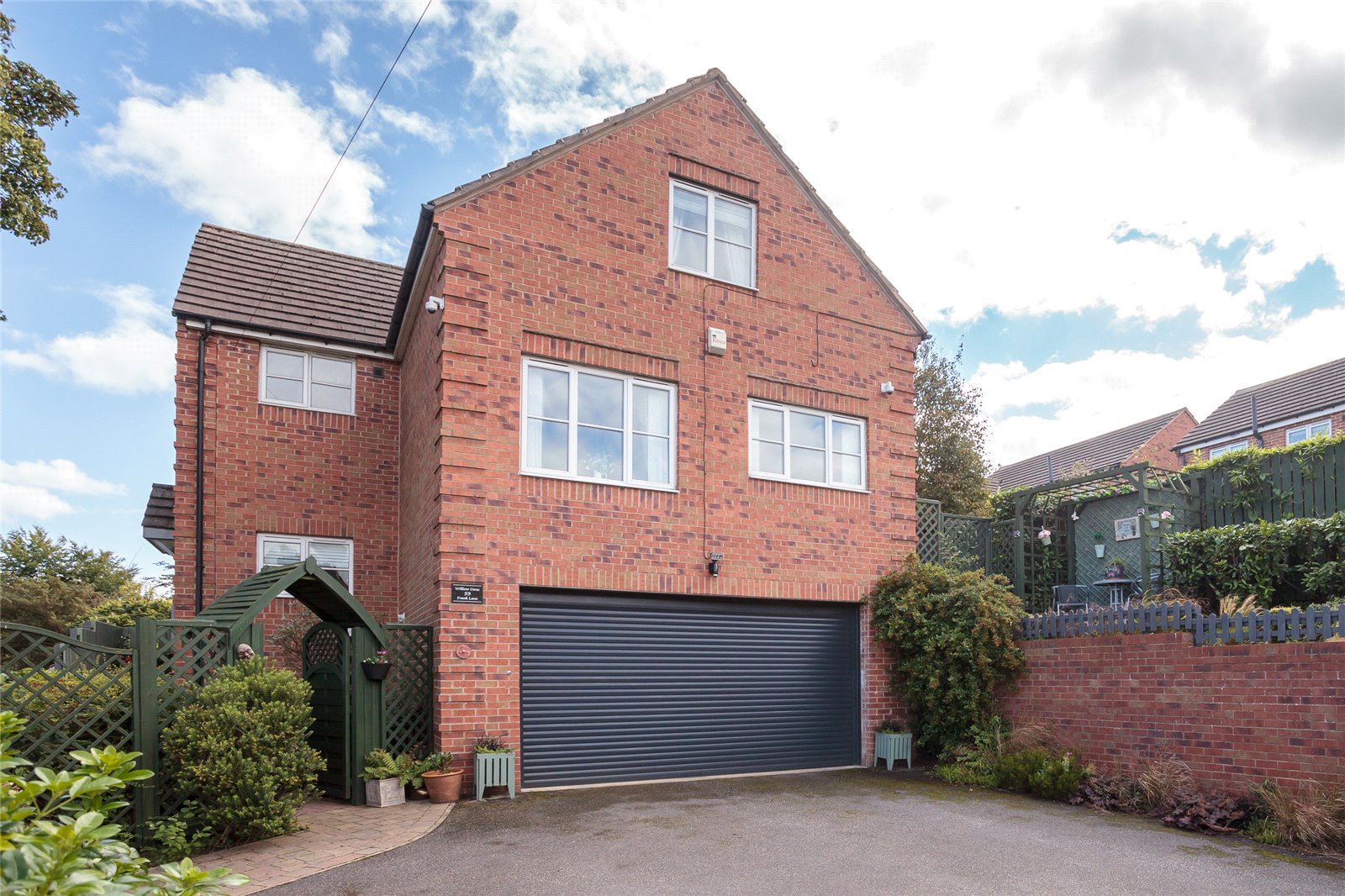 Whitegates Dewsbury 4 bedroom House SSTC in Frank Lane, Thornhill, Dewsbury