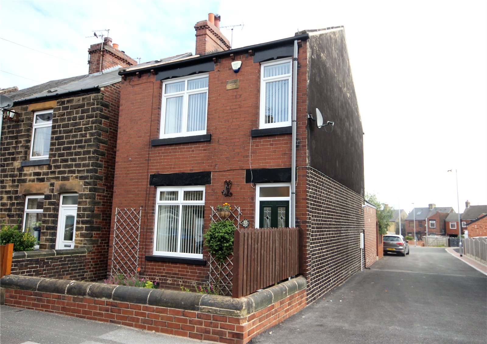 Whitegates Barnsley 3 bedroom House SSTC in The Walk, Birdwell, Barnsley