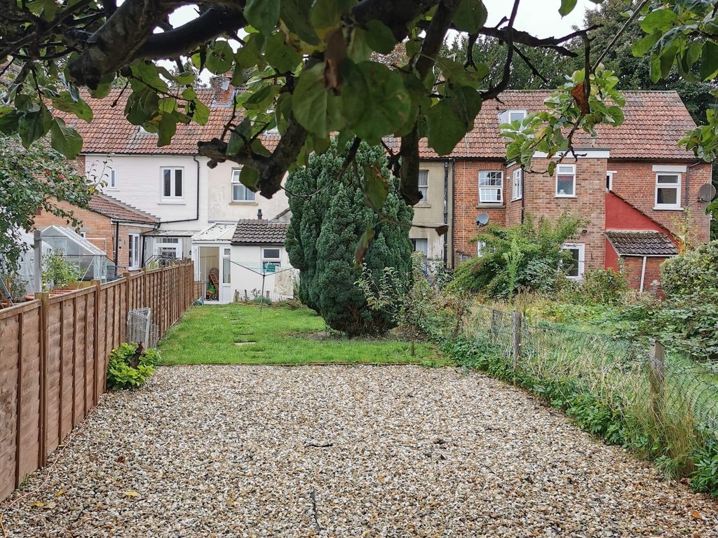 Martin & Co Yeovil 3 bedroom Terraced House Let in Mudford Road, Yeovil