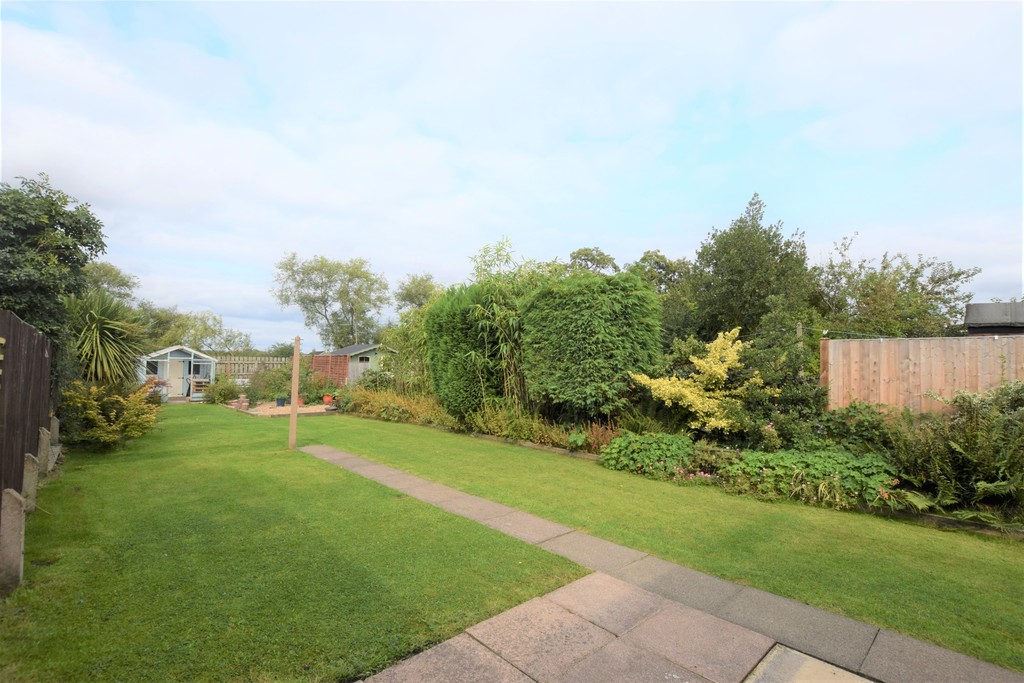 Martin & Co Hinckley 3 bedroom SemiDetached House SSTC in Hinckley