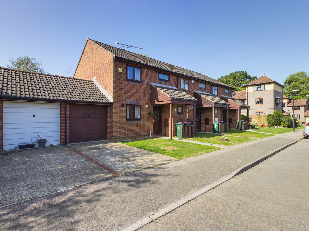 Martin & Co Crawley 2 bedroom End of Terrace House Let in Southgate