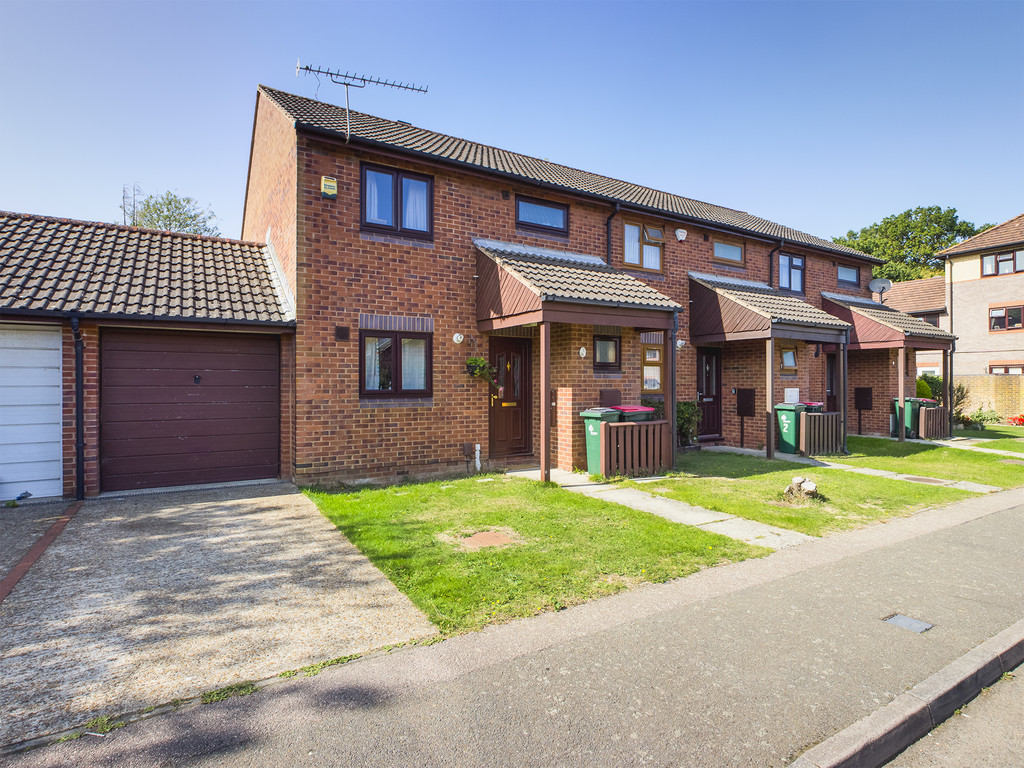 Martin & Co Crawley 2 bedroom End of Terrace House Let in Southgate