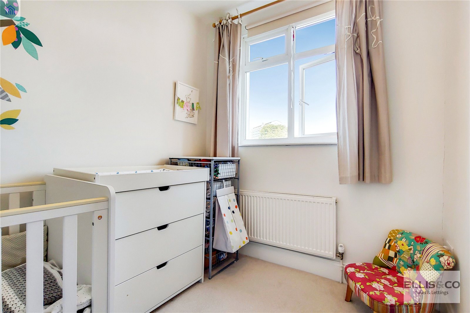 3 Bedroom House For Sale Willow Road Enfield