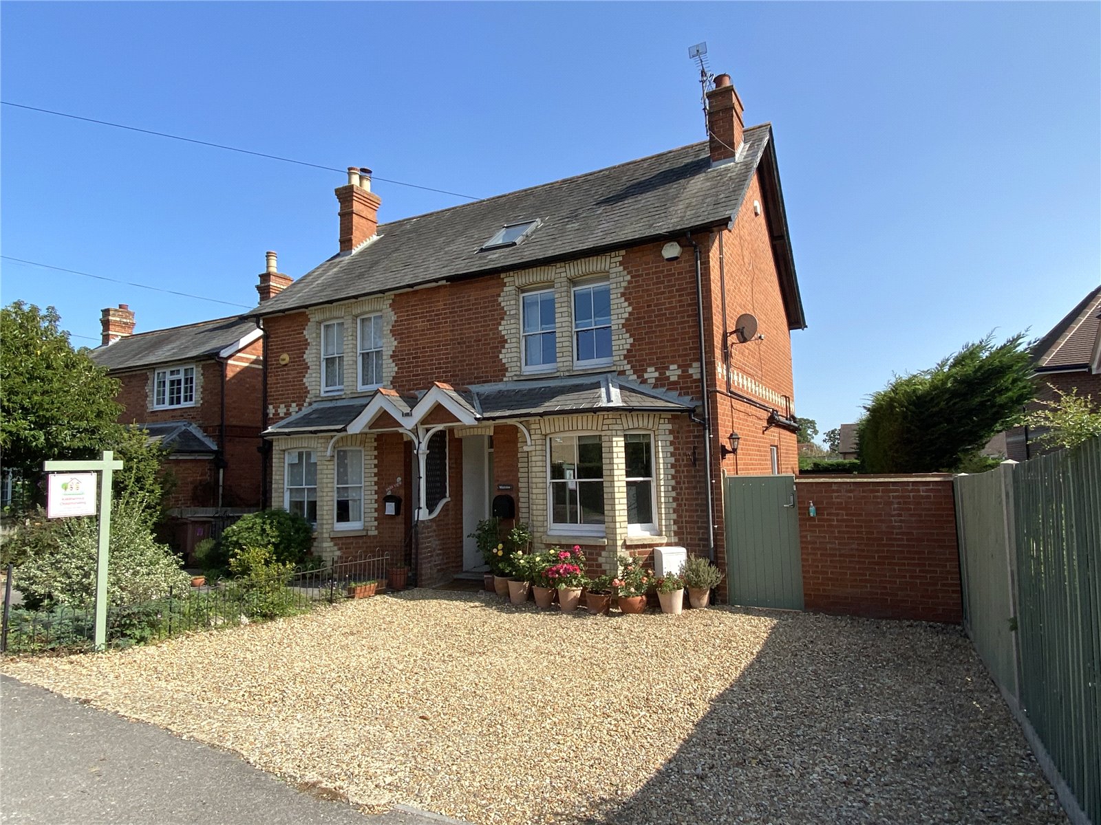 Parkers Spencers Wood 3 bedroom House SSTC in Basingstoke Road