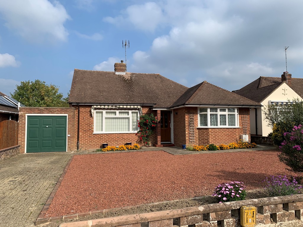 Martin And Co Horsham 2 Bedroom Detached Bungalow Let In Horsham West Sussex