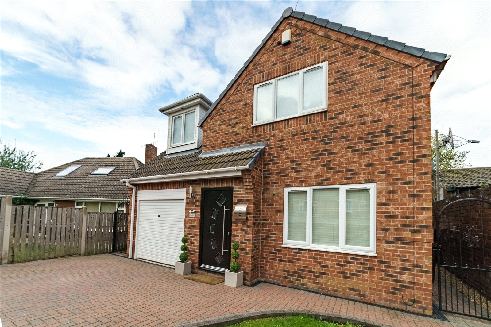 Whitegates Hemsworth 3 bedroom House SSTC in Vicarage Close, South