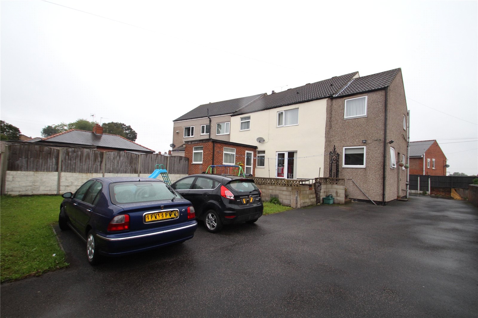 Whitegates Pontefract 3 bedroom House SSTC in Holes Lane, Knottingley