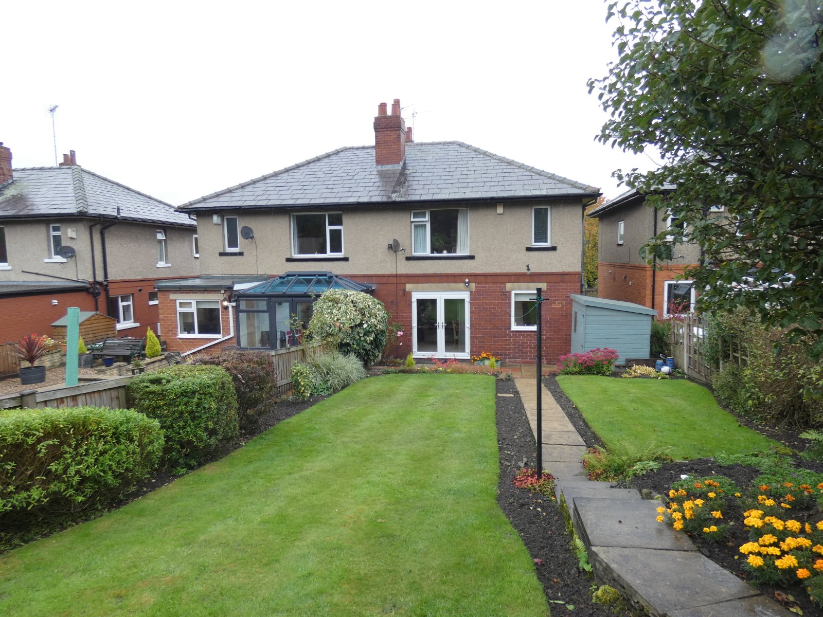 Whitegates Cleckheaton 3 bedroom House SSTC in Bradford Road, Cleckheaton