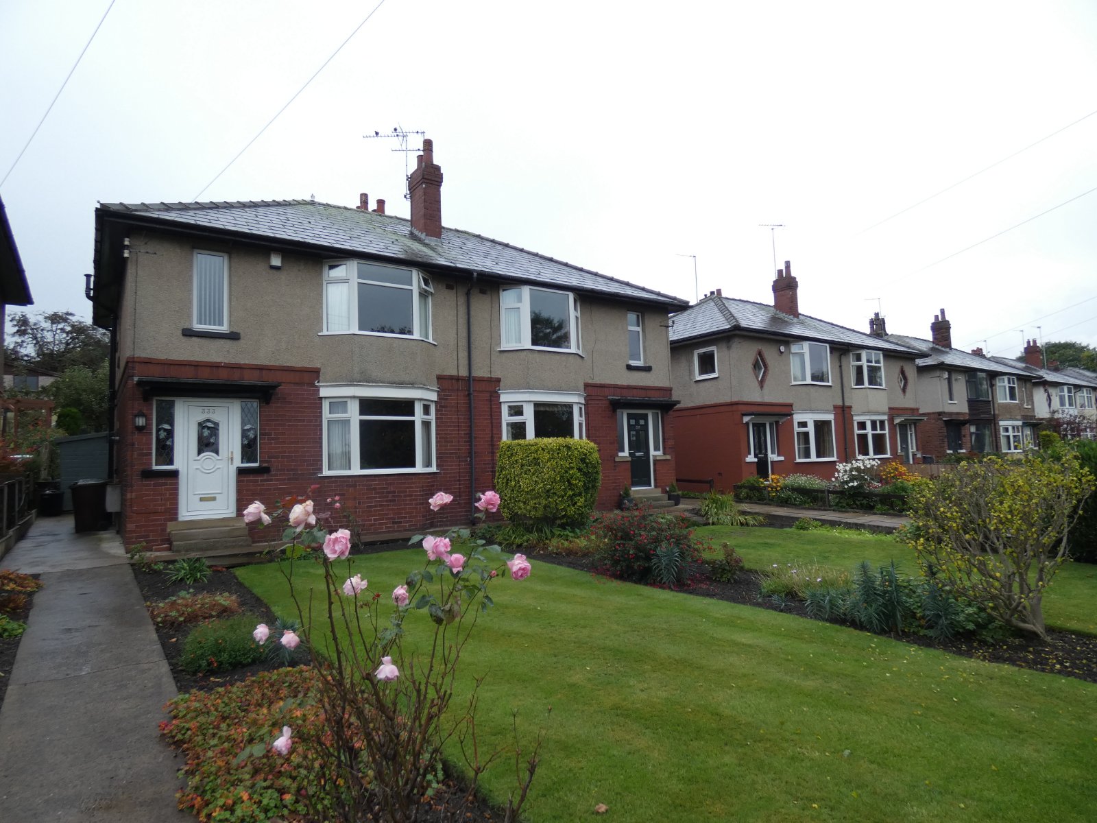 Whitegates Cleckheaton 3 bedroom House SSTC in Bradford Road, Cleckheaton