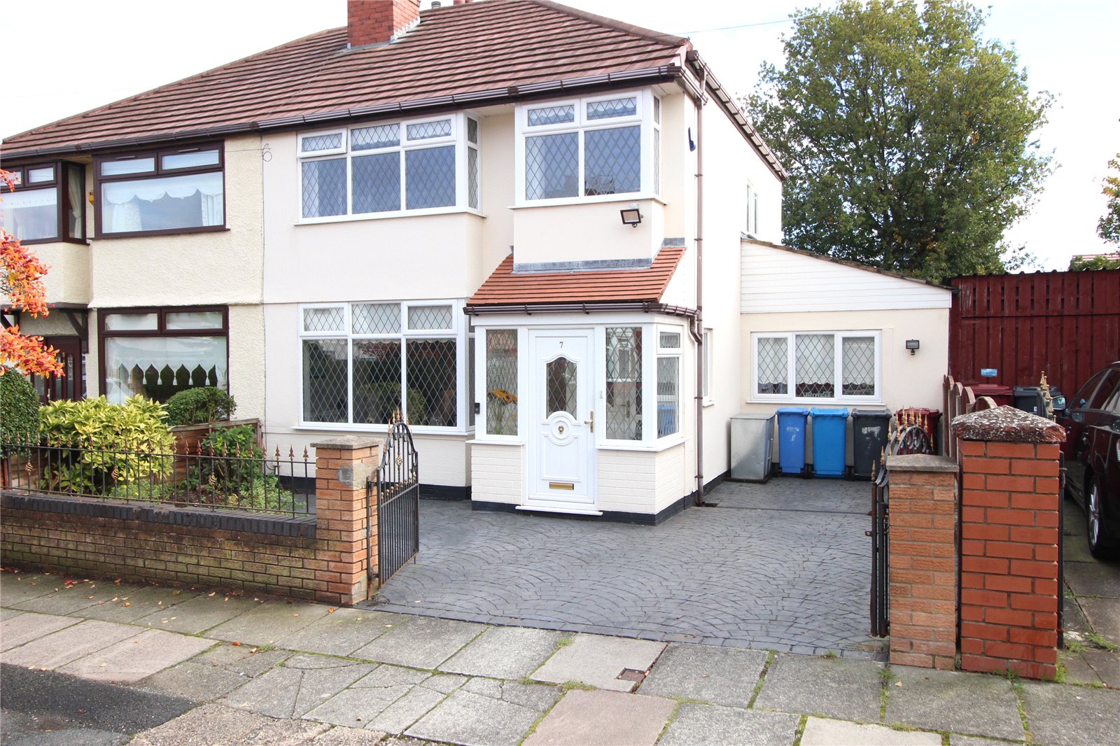 Whitegates Huyton 3 bedroom House SSTC in Hawthorn Road, Huyton, Liverpool