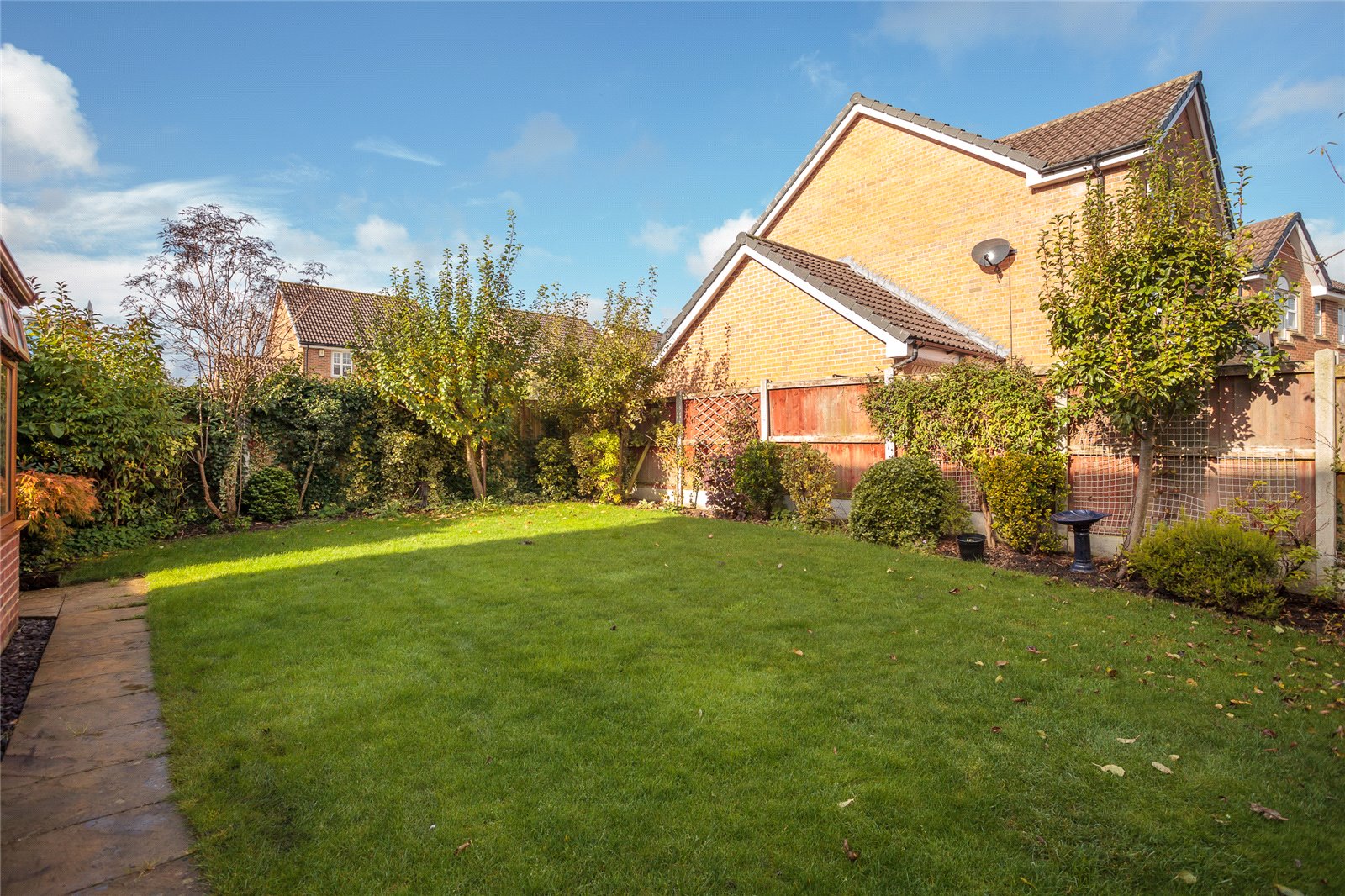 Whitegates Dewsbury 4 bedroom House SSTC in Hawthorne View, Gildersome