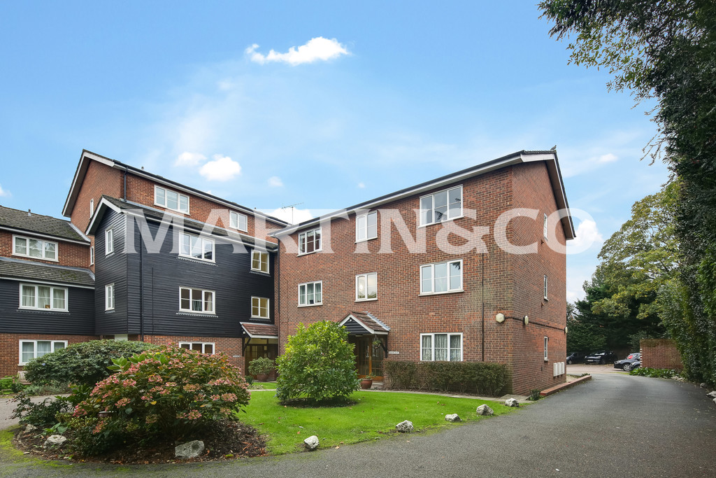 Martin & Co Wanstead 1 bedroom Flat Let Agreed in Cedar Court