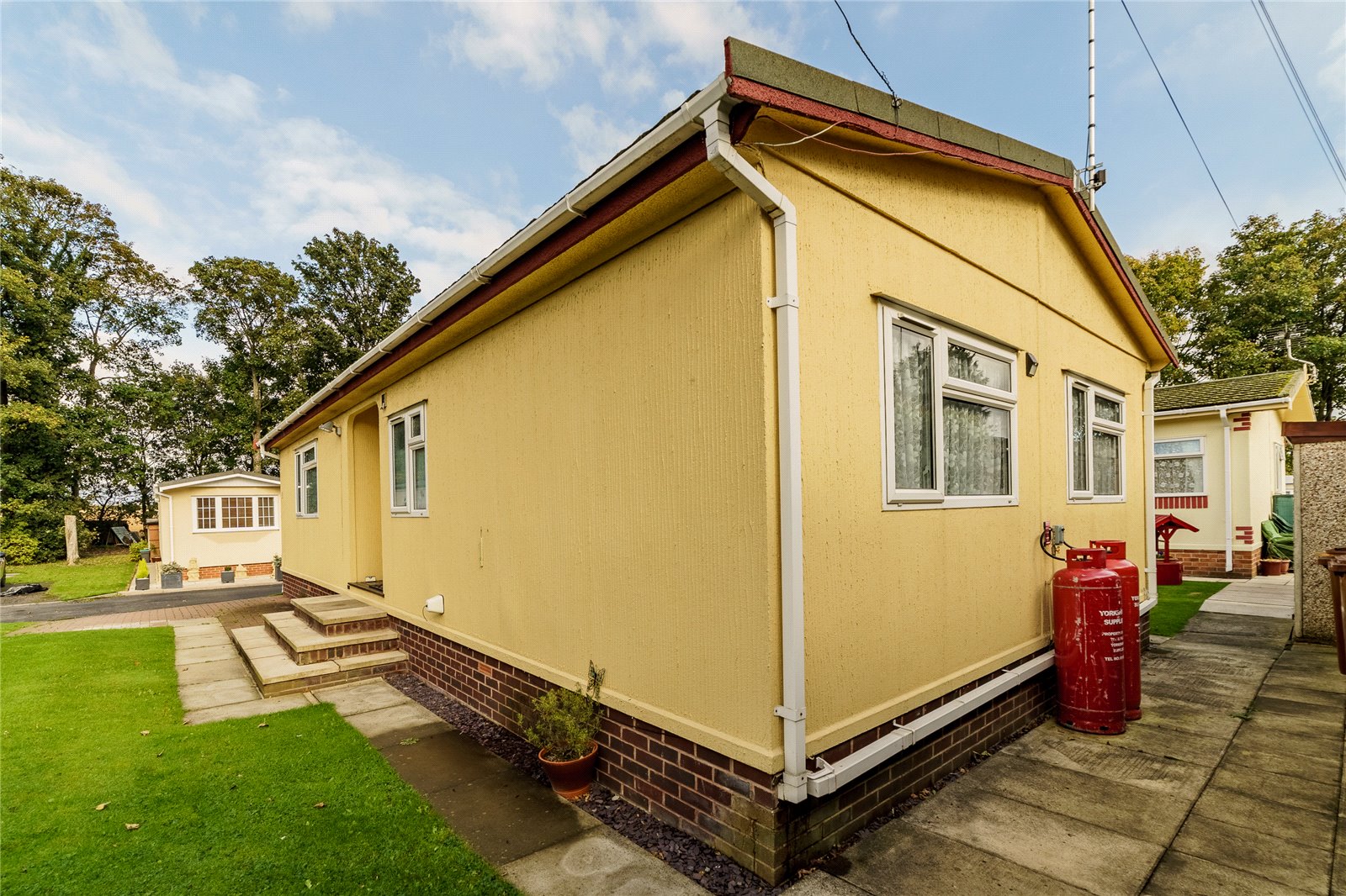 Whitegates Pontefract 2 bedroom House SSTC in West Park Homes