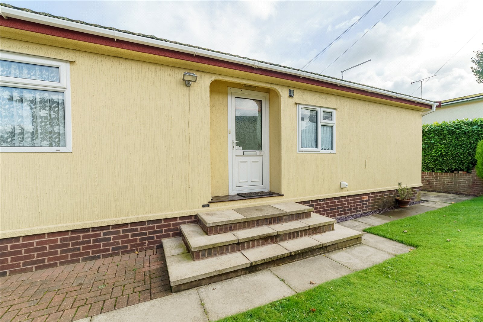 Whitegates Pontefract 2 bedroom House SSTC in West Park Homes