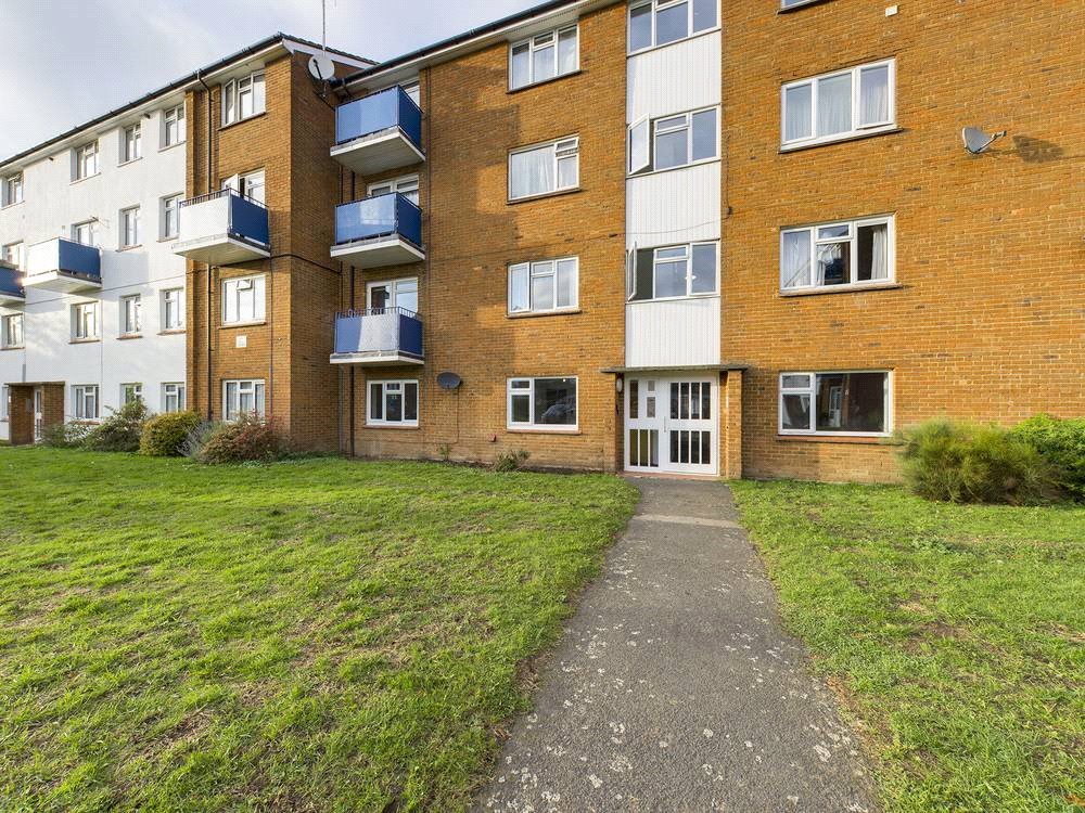 Ellis & Co Tonbridge 2 bedroom Flat Let Agreed in Hythe Close