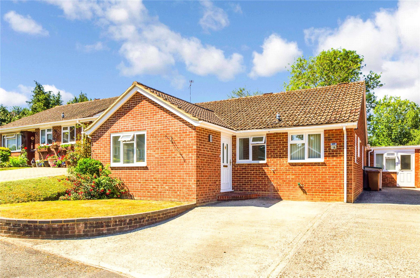 Parkers Tadley 3 bedroom Bungalow SSTC in Vine Tree Close, Tadley