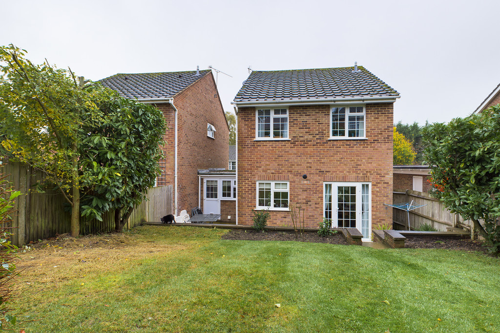 Martin & Co Tunbridge Wells 3 bedroom Detached House Let in Clarendon