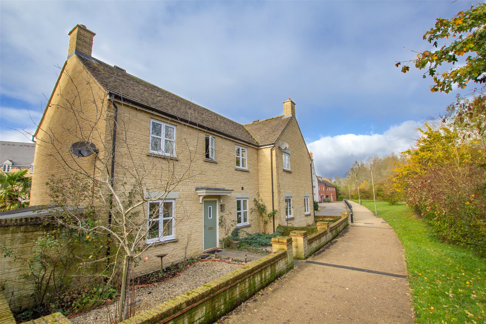 Parkers Witney 3 bedroom House SSTC in Madley Brook Lane, Witney