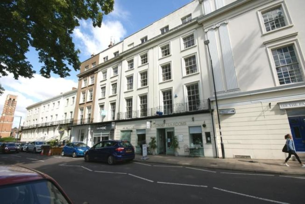Martin & Co Leamington Spa 1 bedroom Apartment Let in 19 Dormer Place