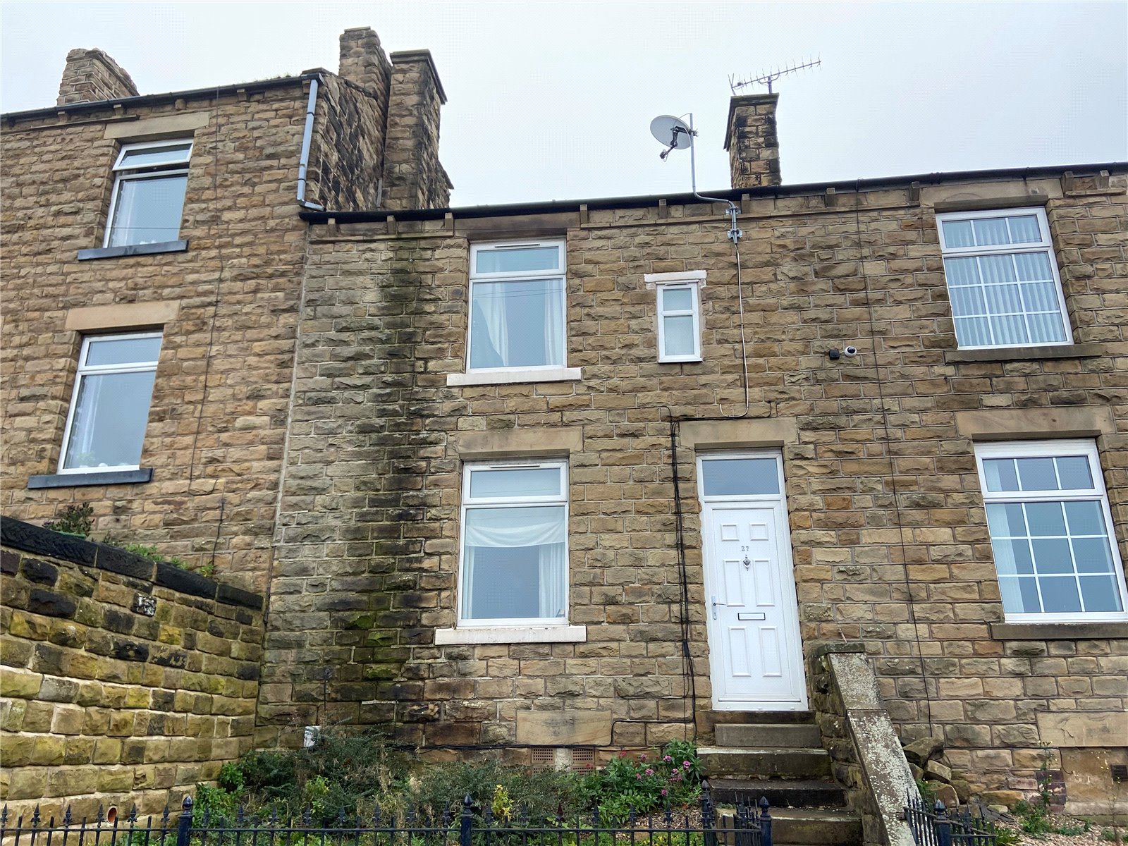 Whitegates Dewsbury 2 bedroom House SSTC in Lees Hall Road, Thornhill