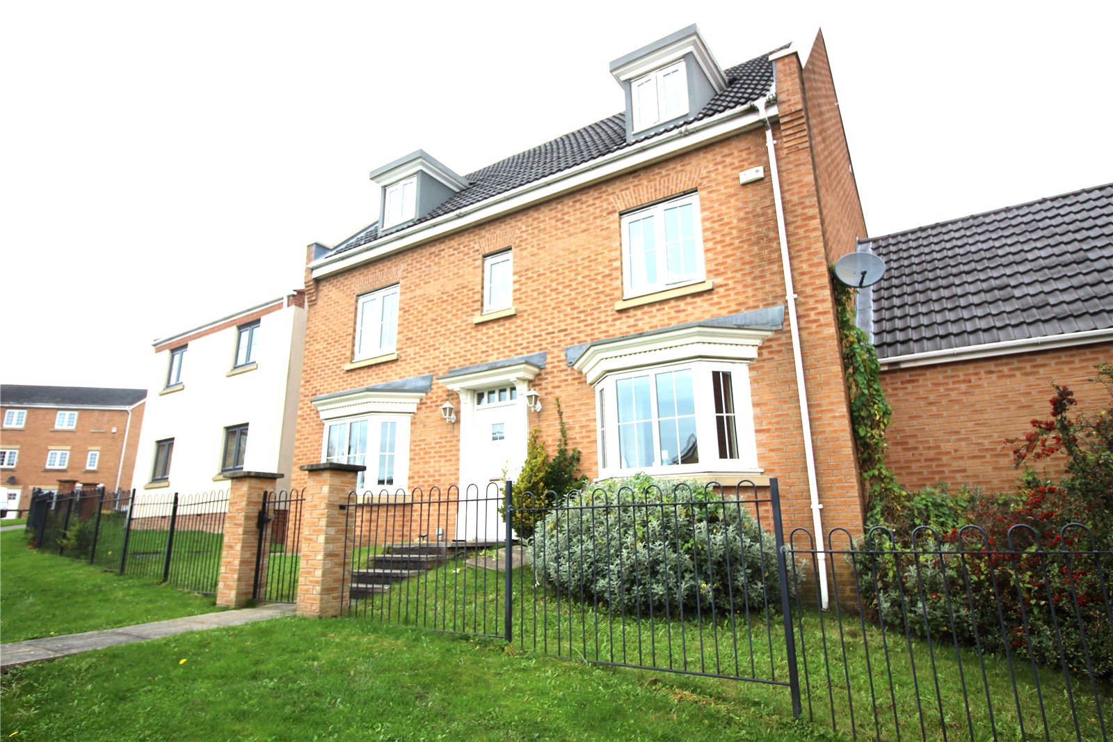 Whitegates Bramley 5 bedroom House For Sale in Swallow Close, Armley, Leeds