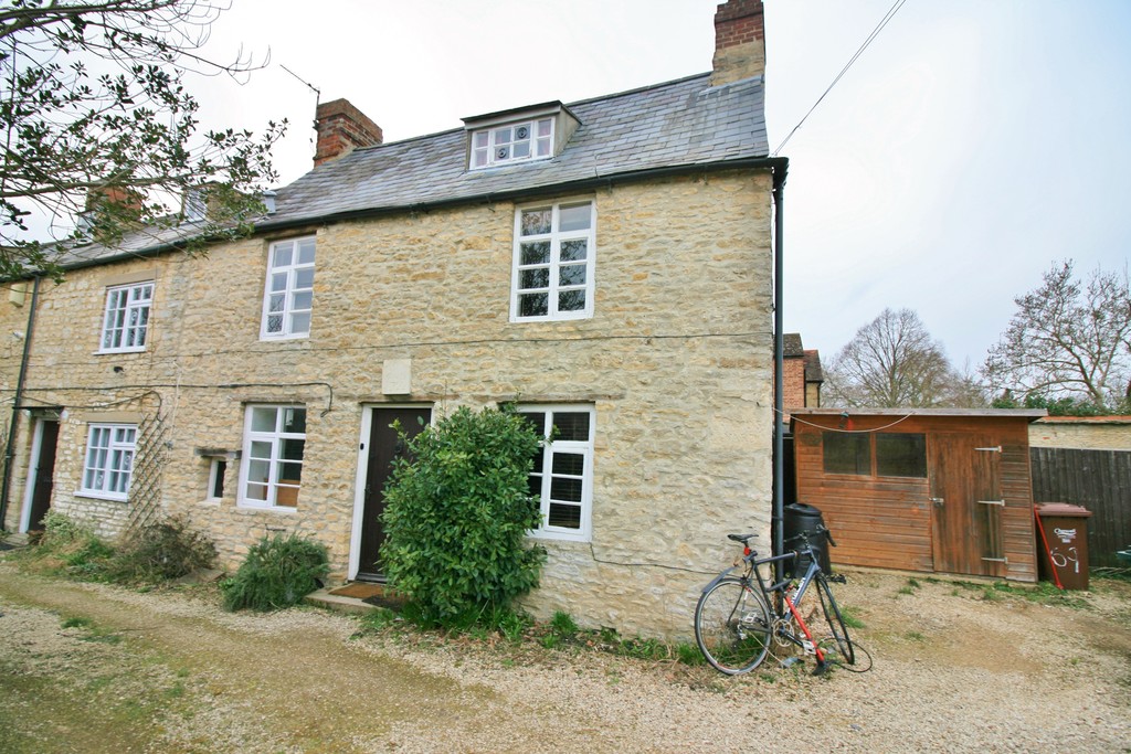 Martin & Co Oxford 2 bedroom Cottage SSTC in Mill Street, Kidlington