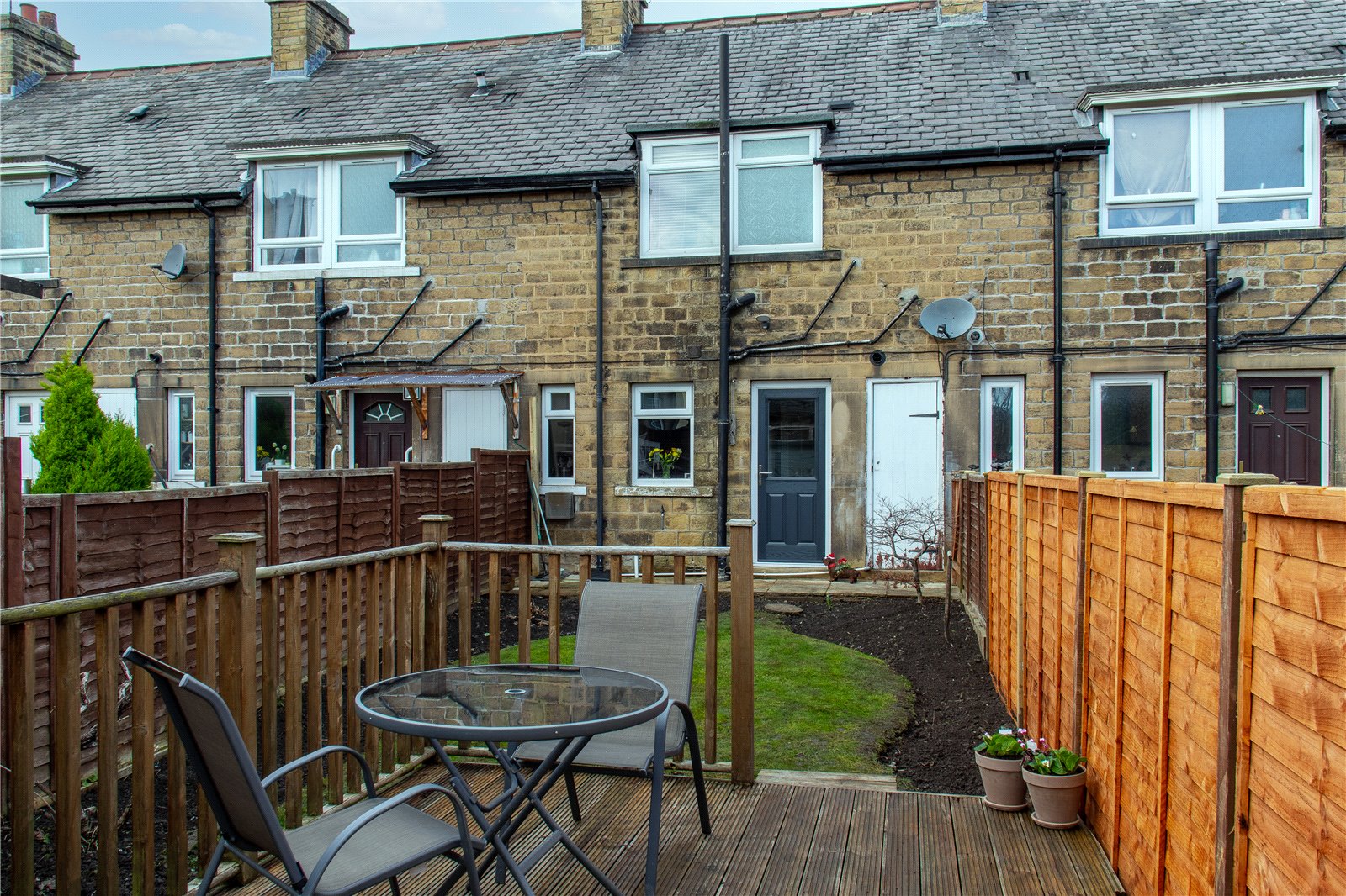 Whitegates Huddersfield 2 bedroom House SSTC in Curzon Street, Huddersfield