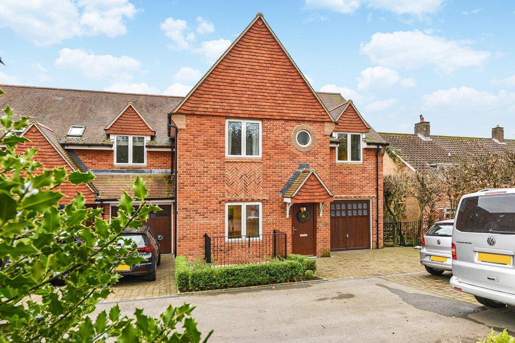 Martin & Co Winchester 5 bedroom End of Terrace House SSTC in Cedar