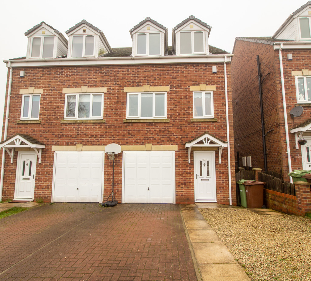 Martin & Co Pontefract 4 bedroom SemiDetached House SSTC in Peters