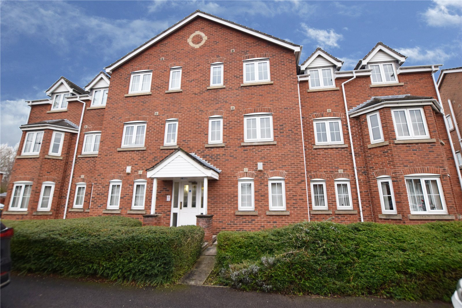 Whitegates South Leeds 2 bedroom Flat Let Agreed in Lakeside Court