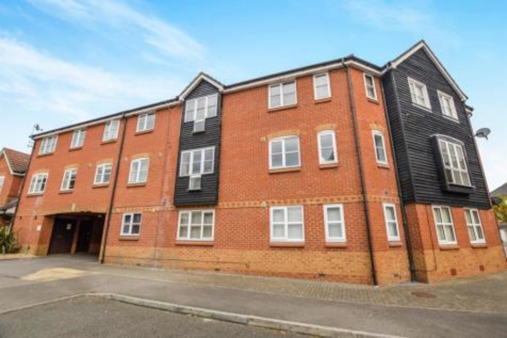 Martin & Co Ashford 2 bedroom Apartment Let in White Willow Close, Ashford