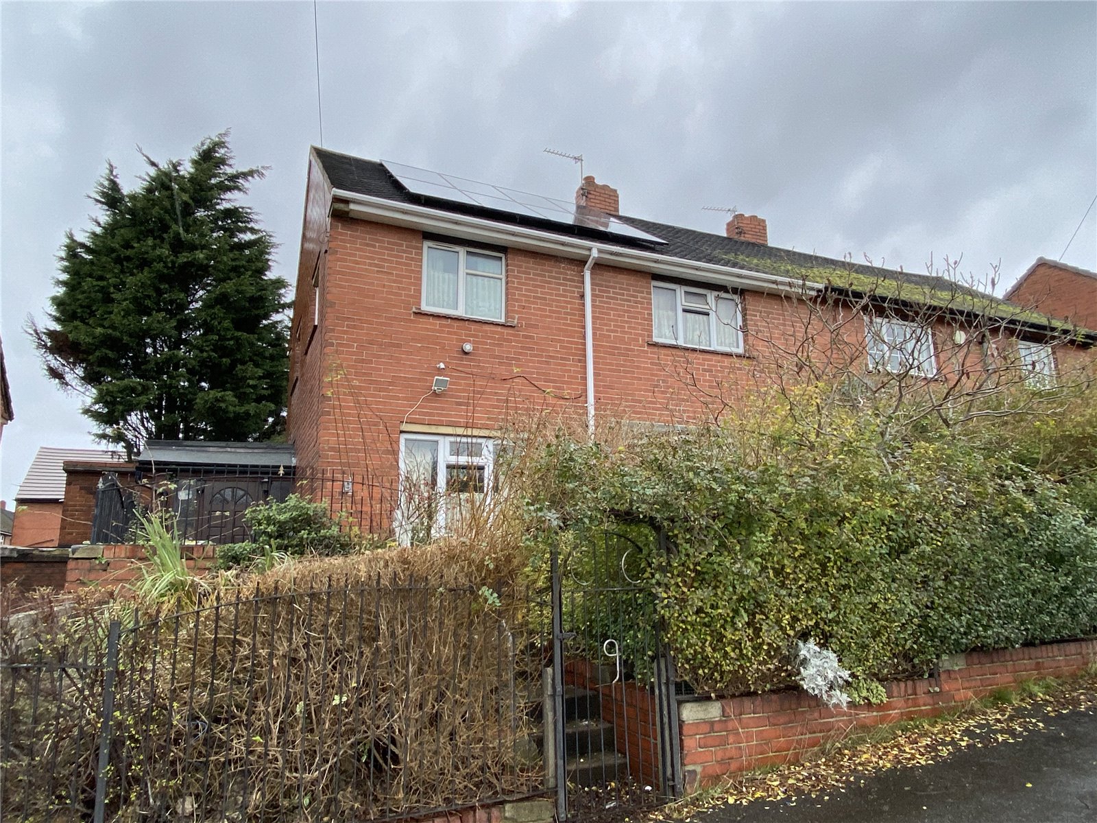 Whitegates Dewsbury 3 bedroom House SSTC in Hazel Avenue, Chickenley