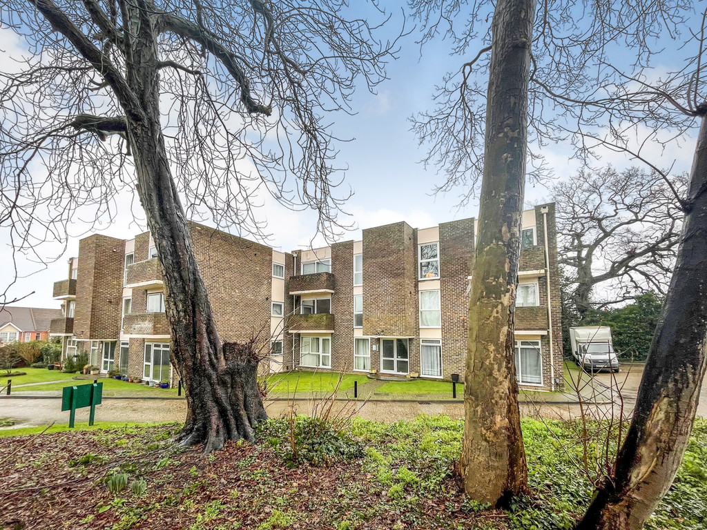 Martin & Co Basingstoke 3 bedroom Apartment Let in Downsland Road, Town