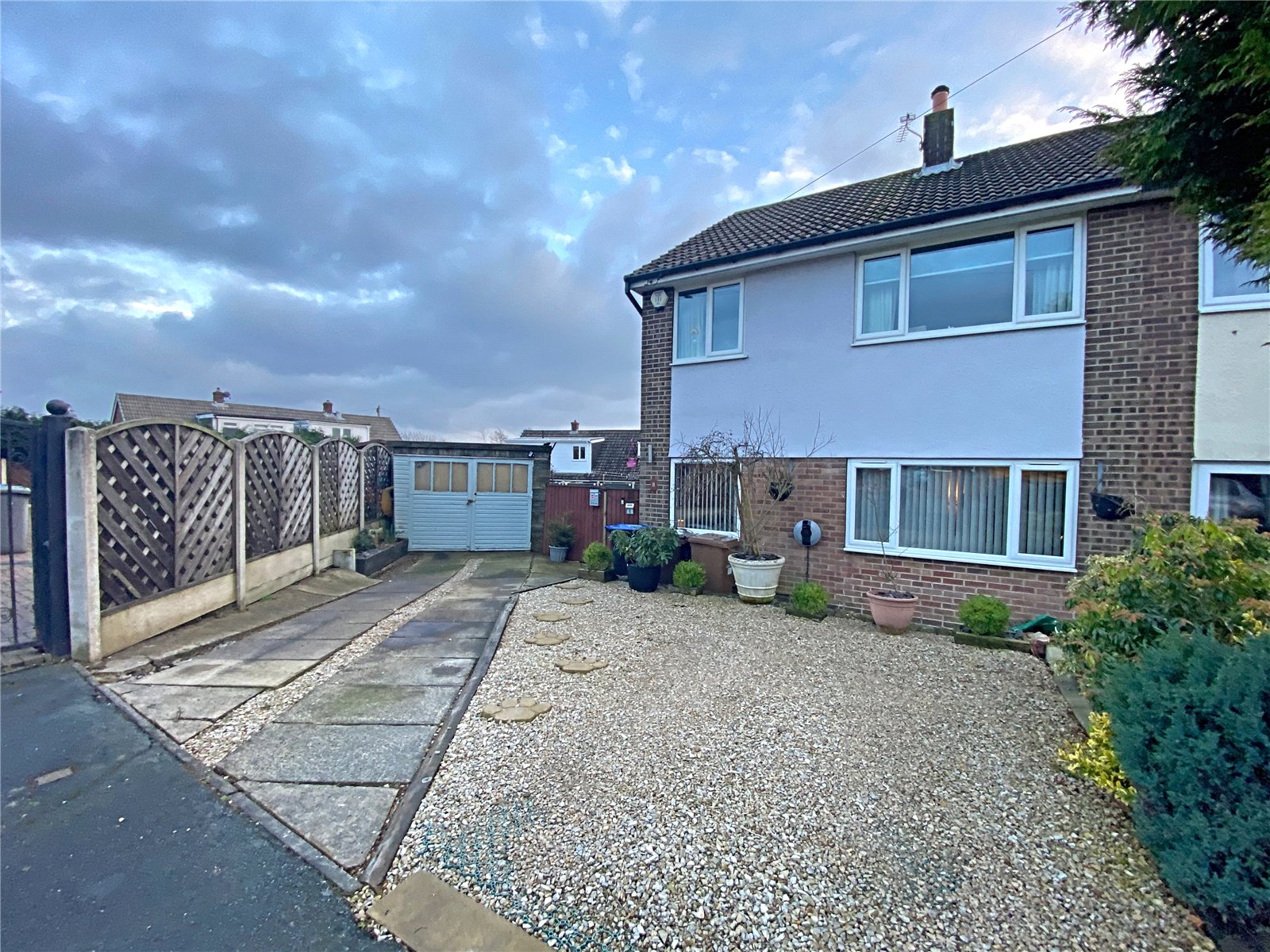 Whitegates Bradford 3 bedroom House SSTC in Greenacre Close, Wyke, Bradford