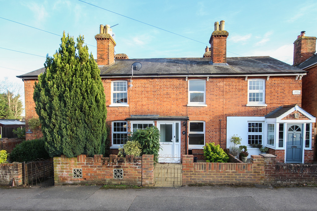 Martin & Co Wokingham 2 bedroom Terraced House For Sale in Waterloo