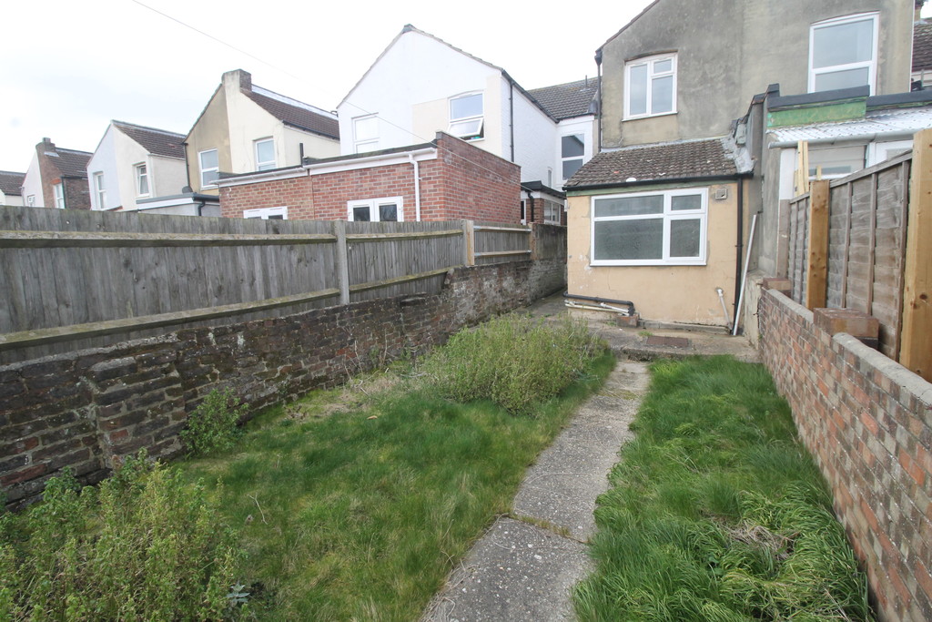 Martin & Co Portsmouth 3 bedroom Terraced House SSTC in Ernest Road, Fratton