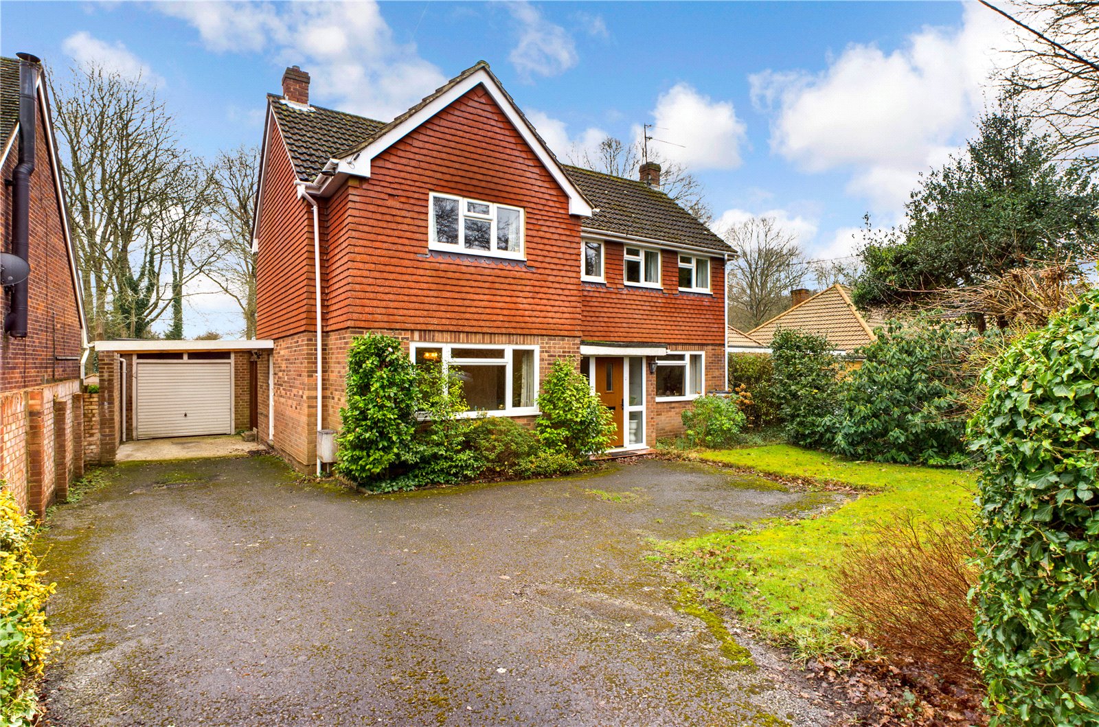 Parkers Tadley 4 bedroom House SSTC in Wolverton Road, Baughurst, Tadley