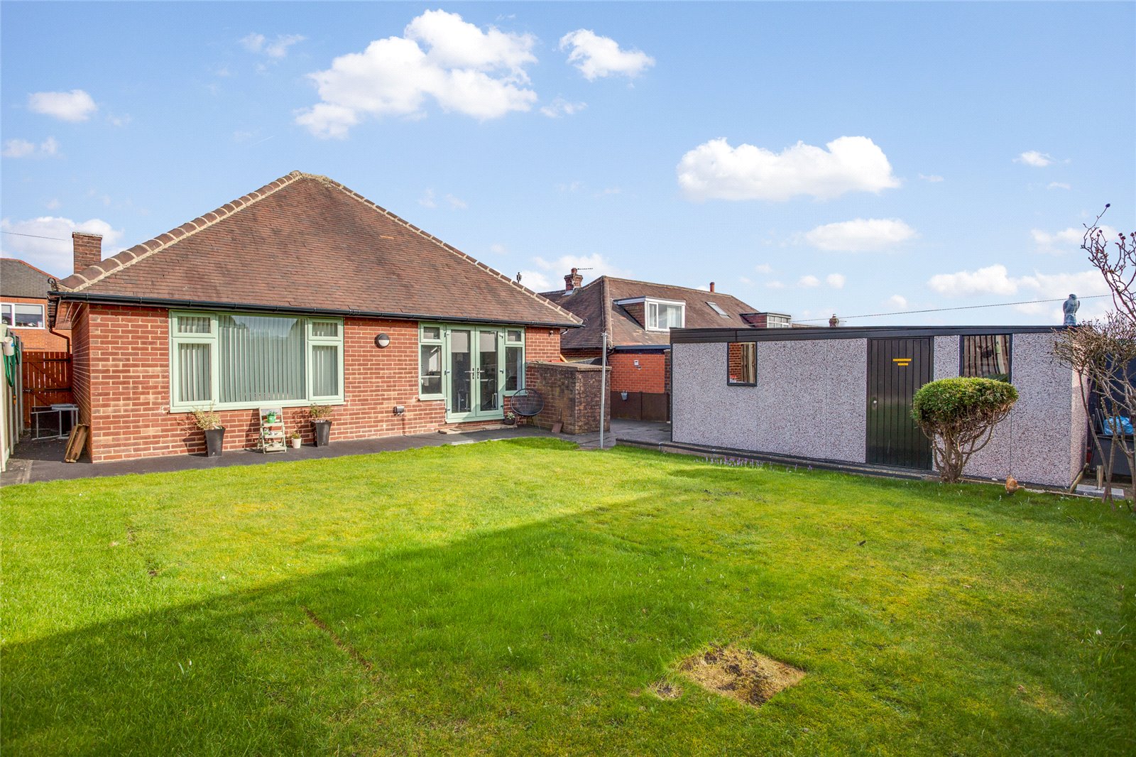 Whitegates Dewsbury 2 bedroom Bungalow SSTC in Croftlands, Hanging