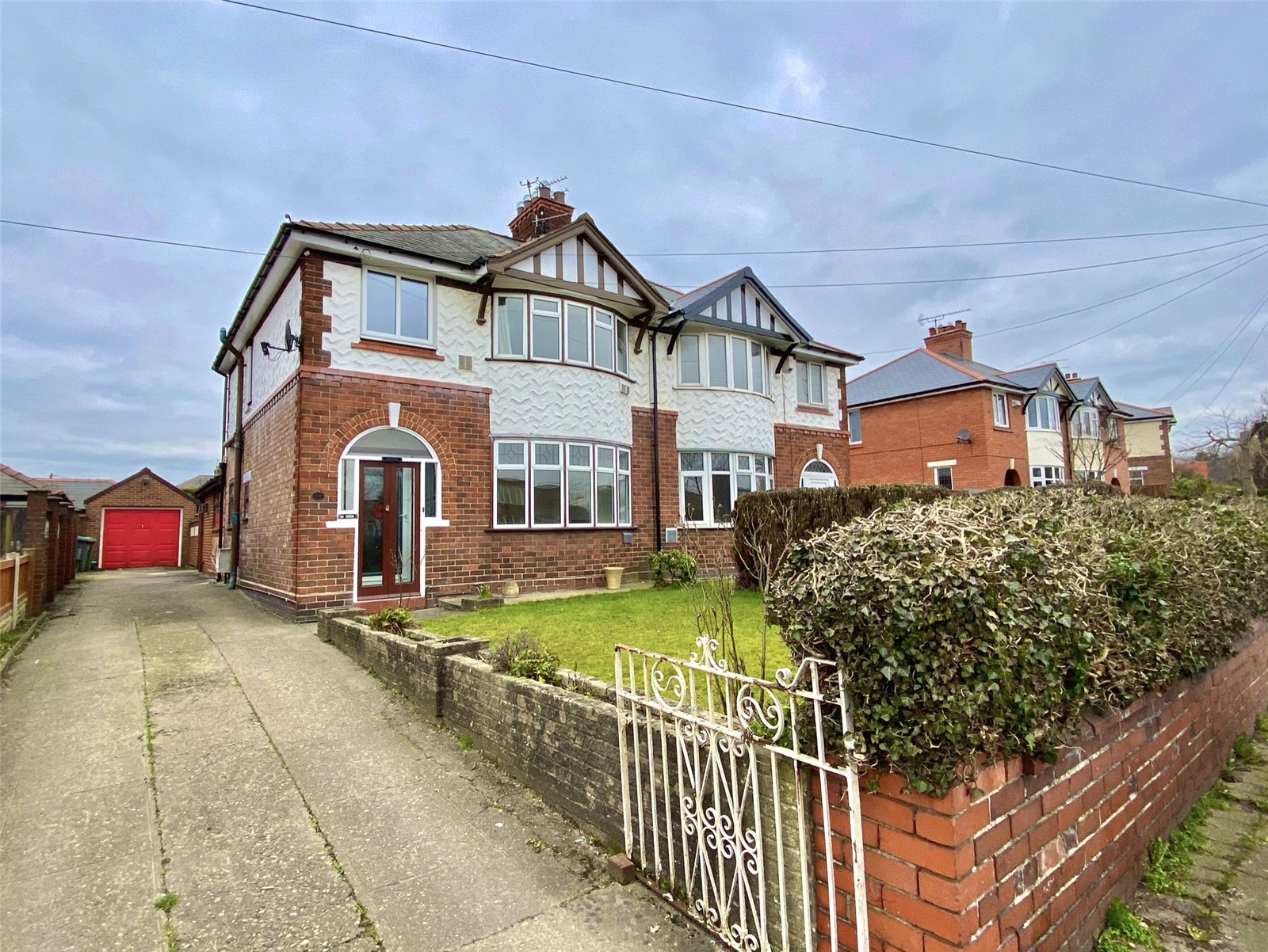 Whitegates Wrexham 3 bedroom House SSTC in Mold Road, Wrexham