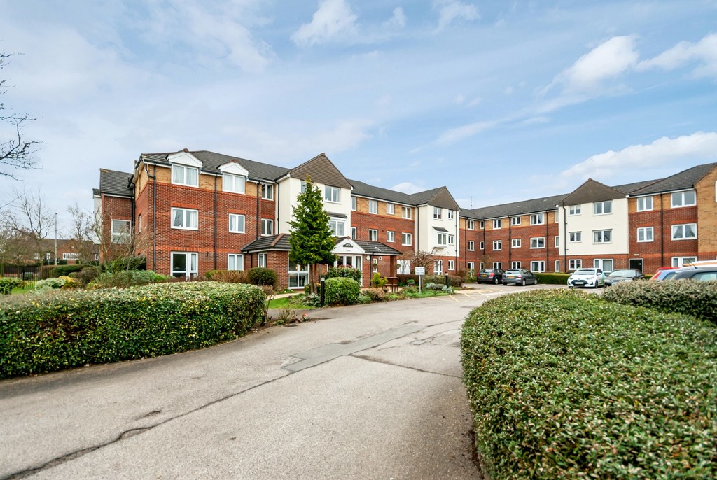 Martin & Co Lincoln 2 bedroom Apartment SSTC in Cathedral View Court