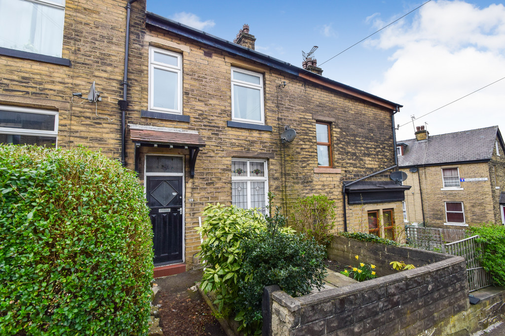 Martin & Co Thackley 2 bedroom Terraced House SSTC in Carr Lane, Shipley