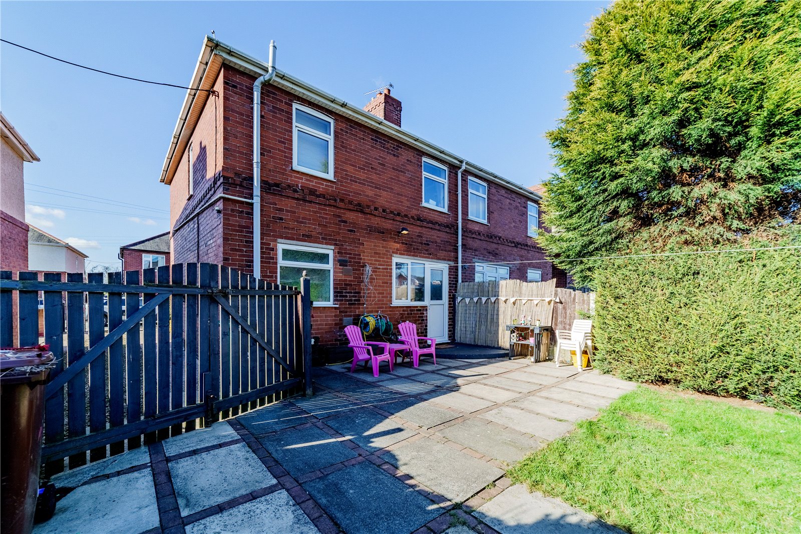 Whitegates Pontefract 3 bedroom House SSTC in Townend Avenue, Ackworth