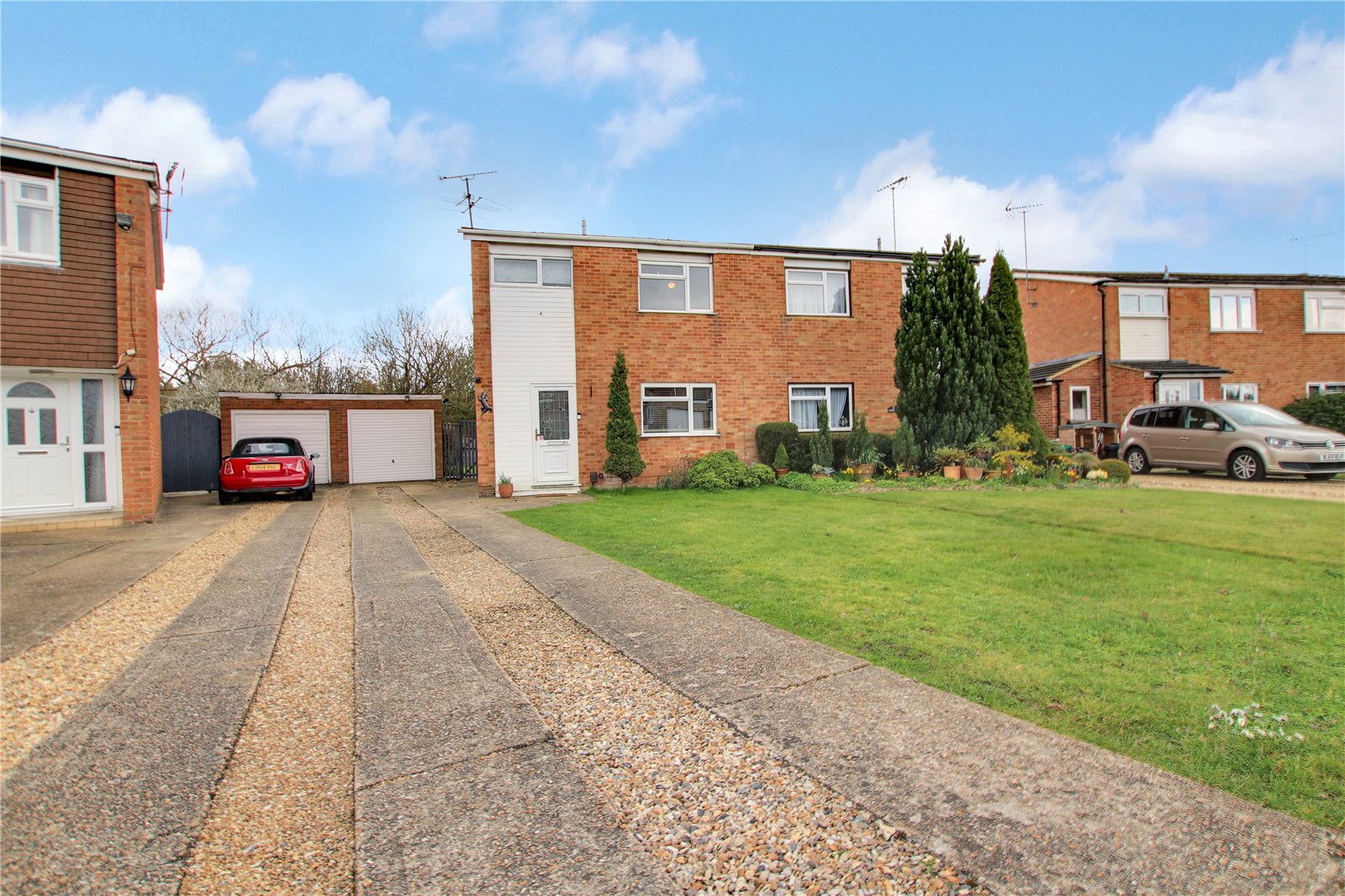 Parkers Woodley 3 bedroom House SSTC in Redwood Avenue, Woodley, Reading