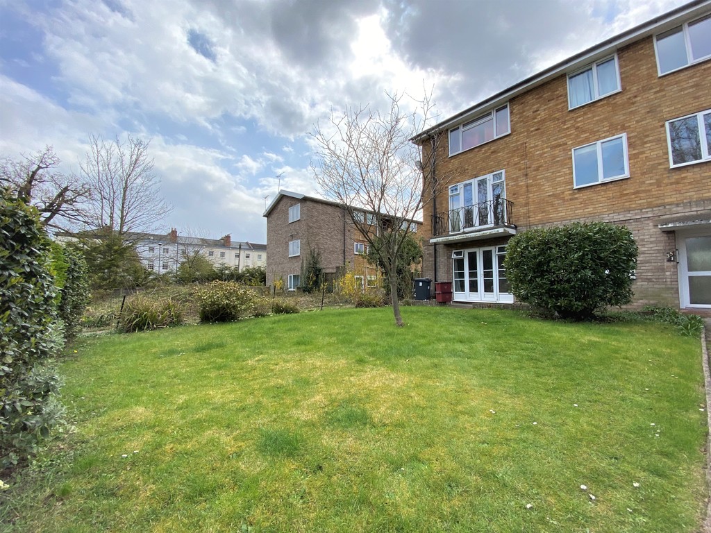Martin & Co Leamington Spa 2 bedroom Ground Floor Flat Let in Guys