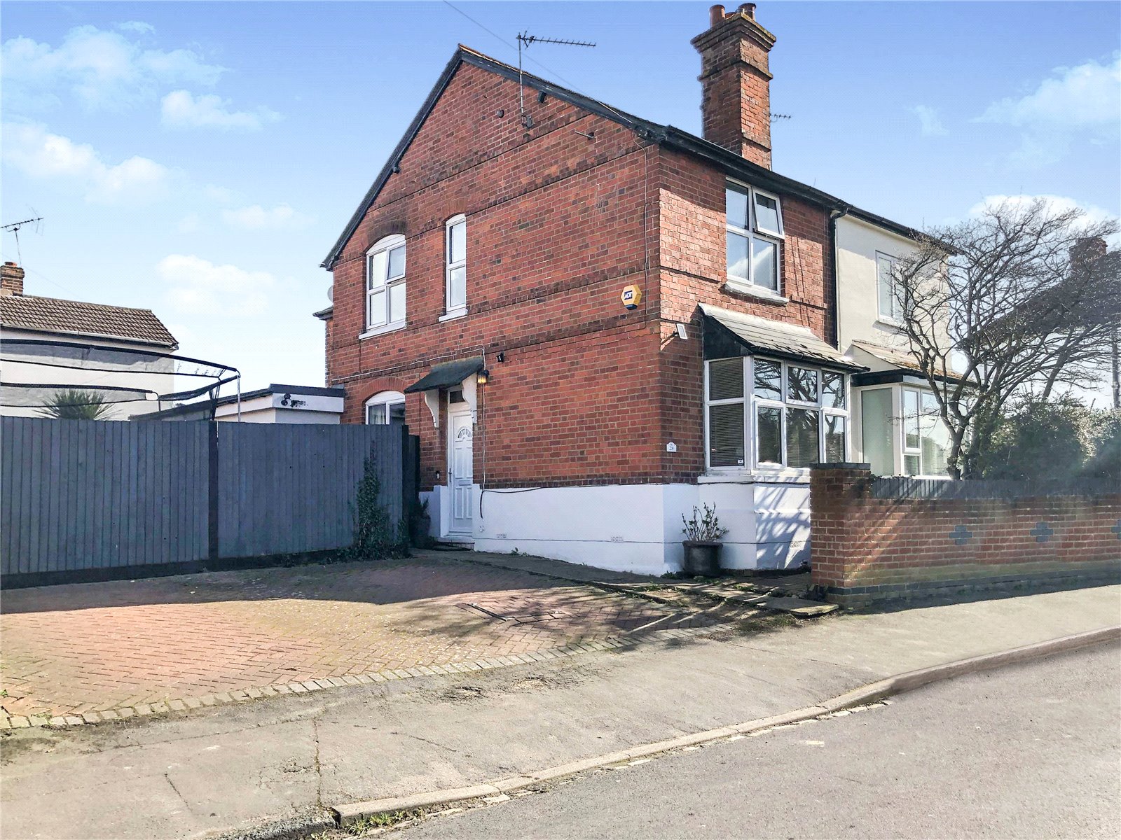 Parkers Tilehurst 2 bedroom House For Sale in Lower Armour Road